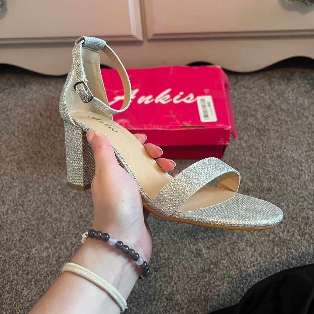 silver heels 🩶
